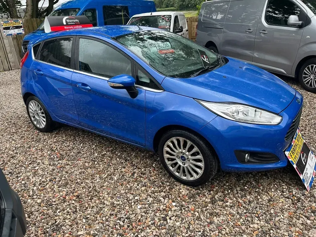 Used Ford Fiesta Titanium 125 HP (91 kW) 2013 Blue Hatchback