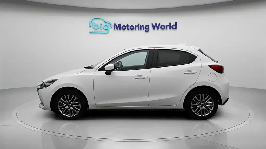 Usado Mazda 2 Inclusive 90 HP (66 kW) 2023 Branco Citadino