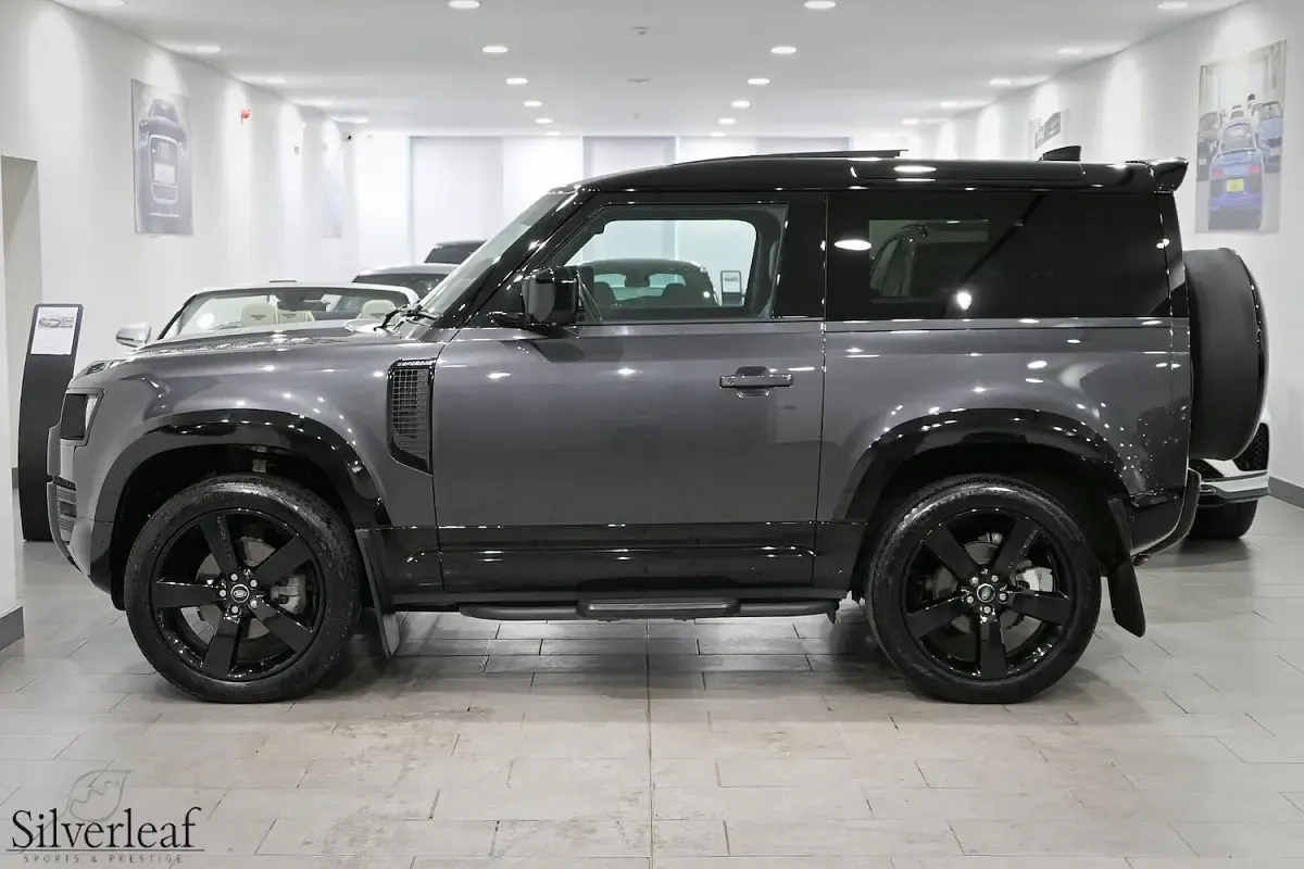 Used Land Rover Defender HSE Dynamic 250 HP (183 kW) 2024 Grey SUV