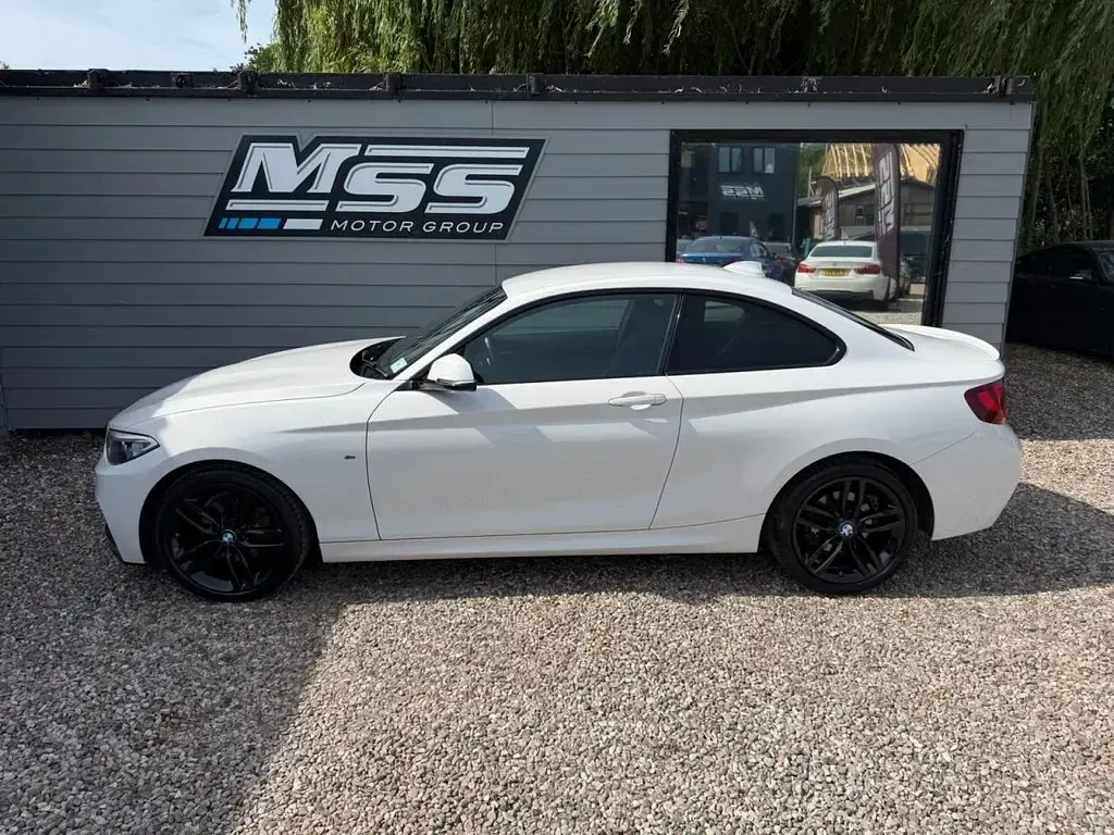 Used BMW 220 M Sport 190 HP (139 kW) 2015 White Coupe