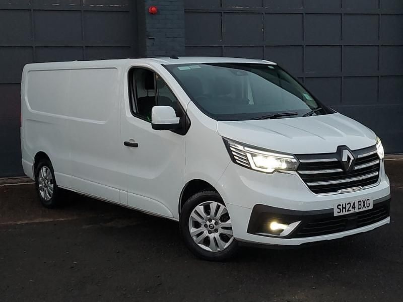 White Used 2024 Renault Trafic MPV | £18,498 (Fair price) - Image 1/4