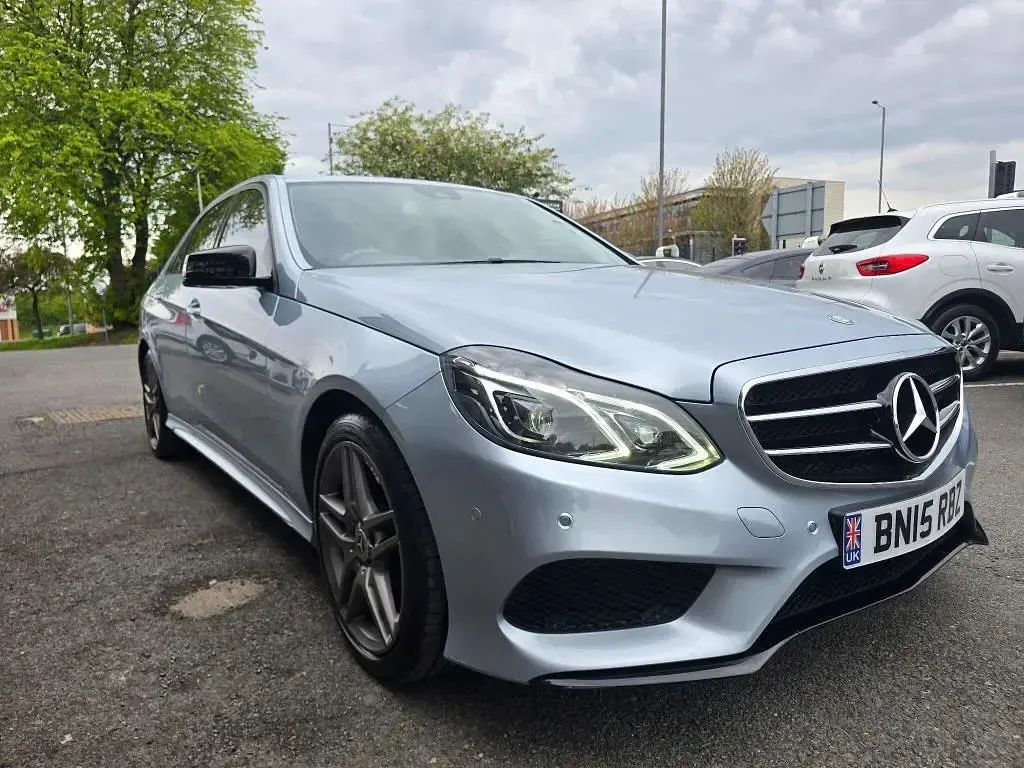 Usado Mercedes E350 AMG 258 HP (189 kW) 2015 Prateado Sedan
