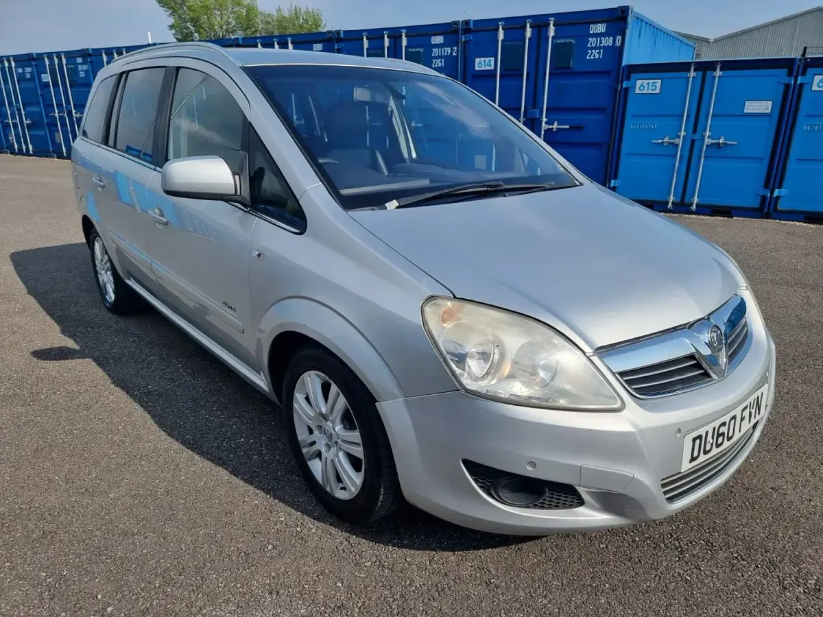 Second-hand Vauxhall Zafira Elite 120 CP (88 kW) 2010 Argintiu Monovolum