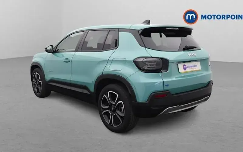 Begagnad Jeep Avenger Summit 114 kW (156 HK) 2024 SUV