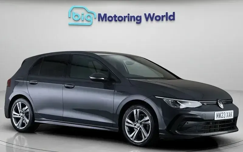 Begagnad VW Golf VIII R-line 150 HK (110 kW) 2023 Halvkombi