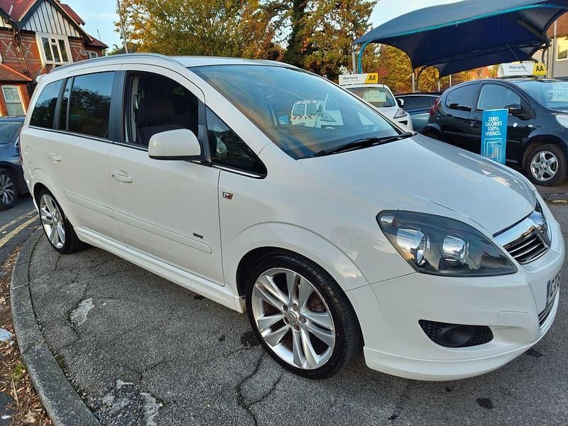 White Used 2011 Vauxhall Zafira SRi MPV | £2,495 (Fair price) - Image 1/4