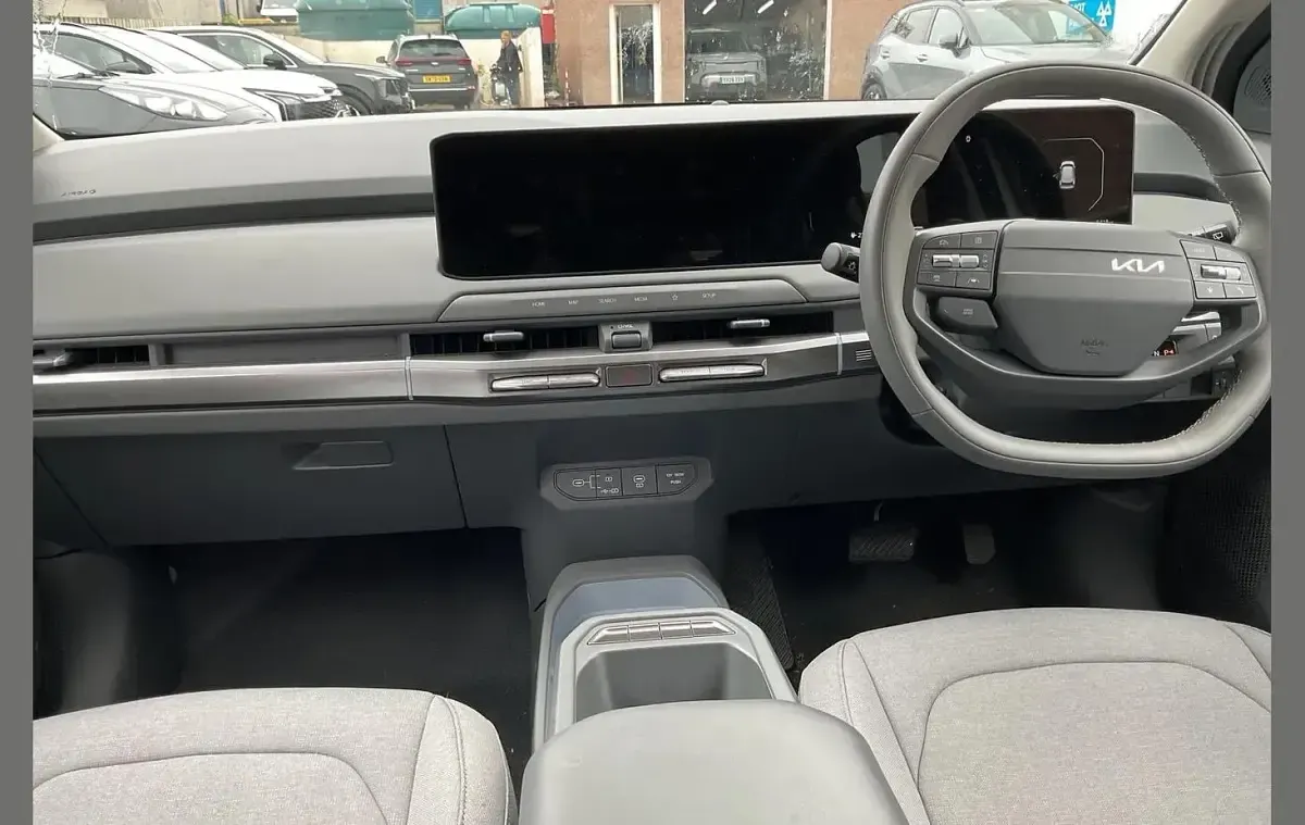 Used Kia EV3 Air 147 kW (201 HP) 2025 Silver SUV