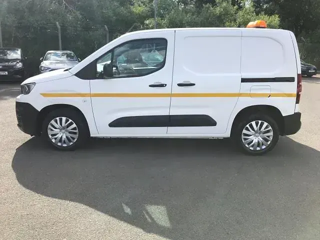 Used Peugeot Partner 2020 White MPV