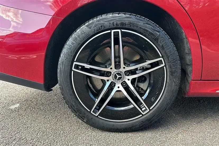 Usado Mercedes E300 AMG Line Premium 313 HP (230 kW) 2025 Vermelho Sedan