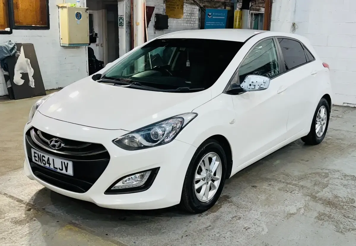 Used Hyundai i30 Active 108 HP (79 kW) 2015 White Hatchback