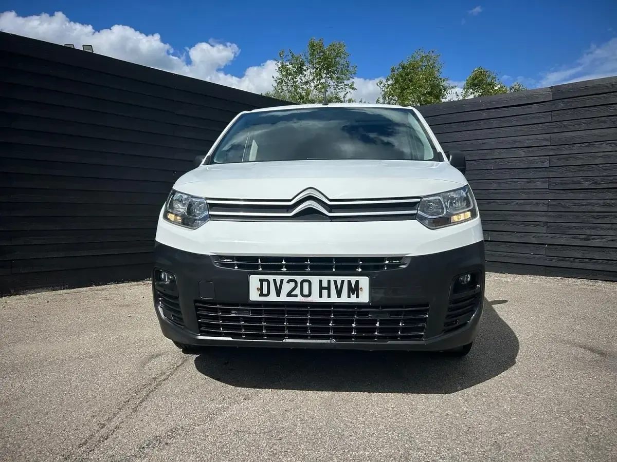 Second-hand Citroën Berlingo 100 CP (73 kW) 2020 Alb Monovolum