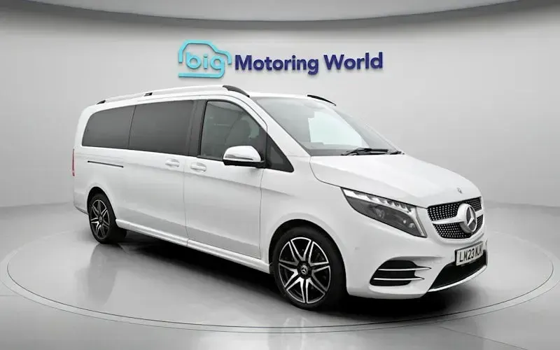 Used Mercedes V300 AMG line 237 HP (174 kW) 2023 White MPV