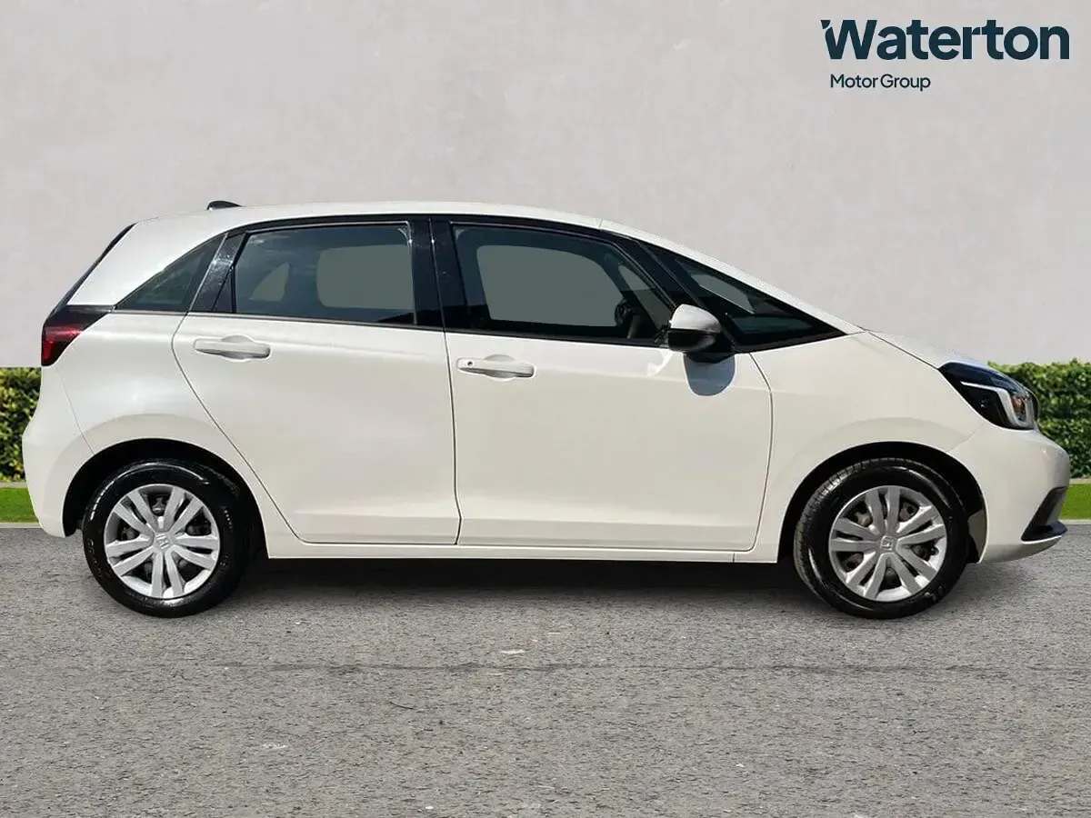 Used Honda Jazz Hybrid 109 HP (80 kW) 2021 White Hatchback