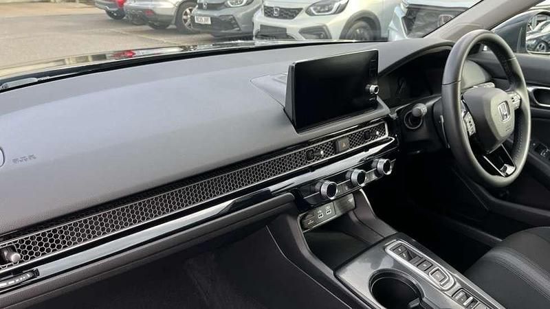 Used Honda Civic Elegance 143 HP (105 kW) 2025 Premium paint  crystal black Hatchback