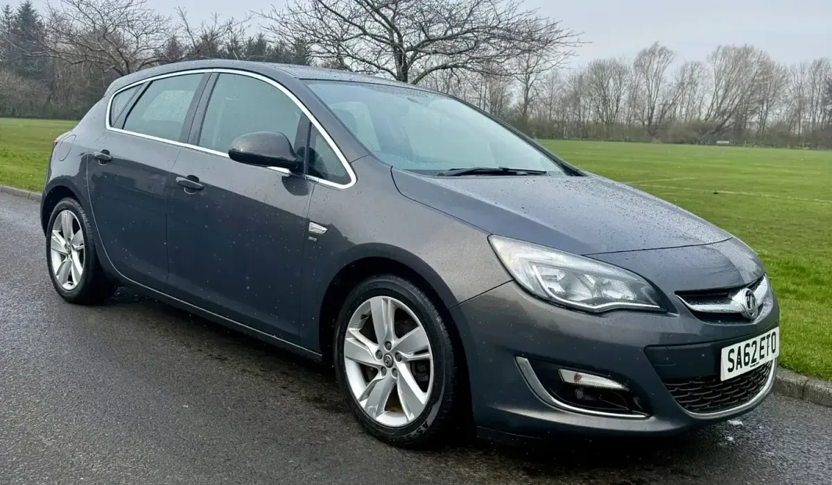 Begagnad Vauxhall Astra SRi 2012 Grå Halvkombi