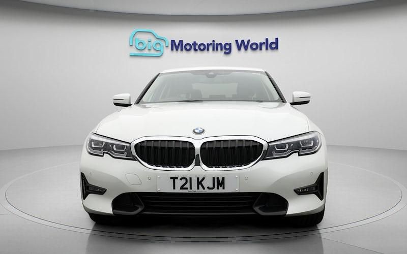 Used BMW 320 Sport Line 184 HP (135 kW) 2021 White Sedan