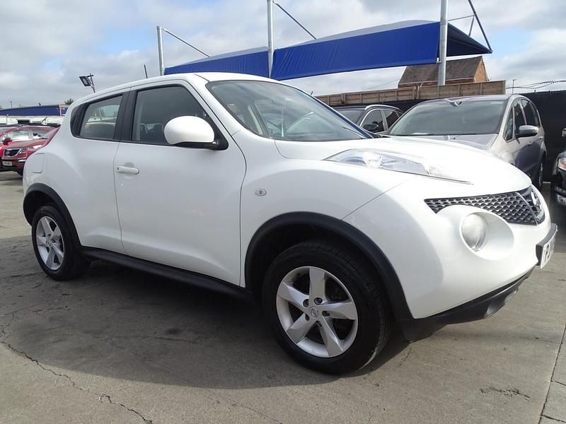 Used Nissan Juke Visia 94 HP (69 kW) 2014 White SUV