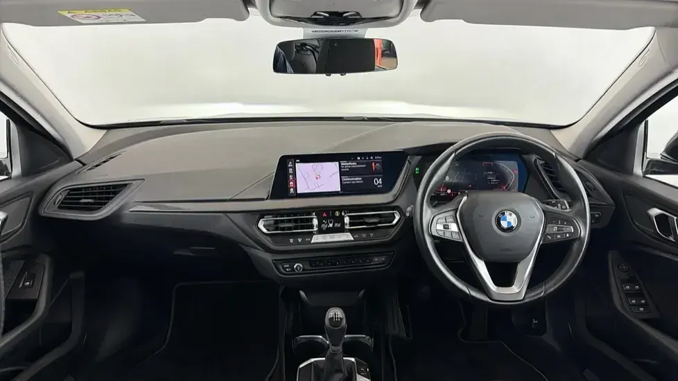 Used BMW 118 Sport Line 134 HP (98 kW) 2023 Black Hatchback