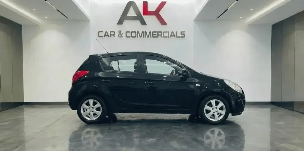 Begagnad Kia Rio 95 HK (69 kW) 2009 Svart Halvkombi