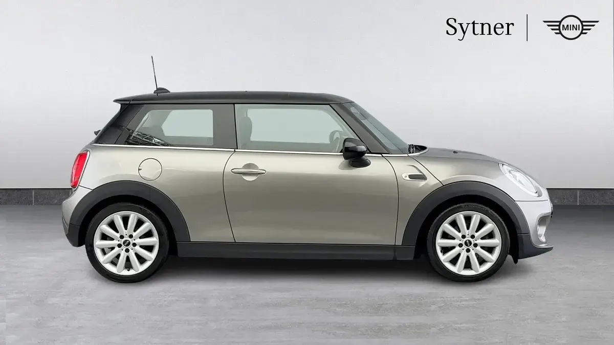 Usado Mini Cooper Hatch 134 HP (98 kW) 2017 Prateado Citadino