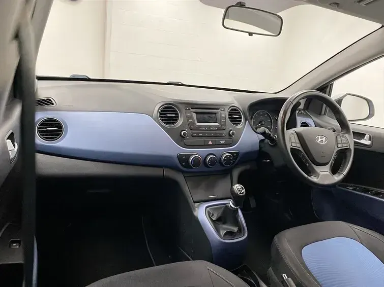 Käytetty Hyundai i10 Premium 87 HP (63 kW) 2015 Valkoinen Viistoperä