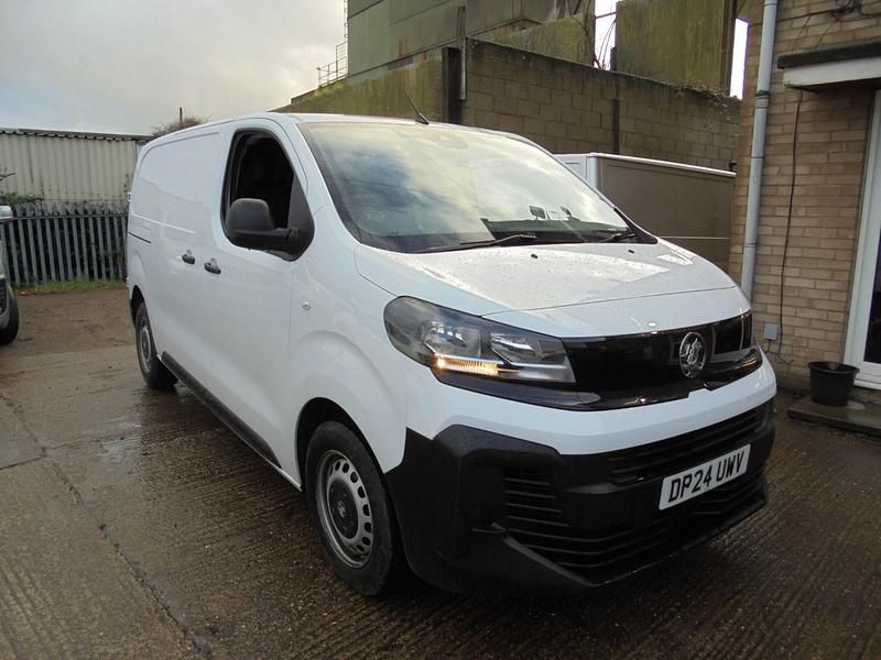 Used Vauxhall Vivaro 120 HP (88 kW) 2024 White MPV