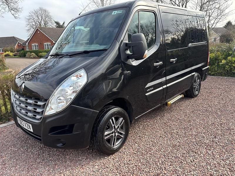 Begagnad Renault Master 2013 Svart Kombi