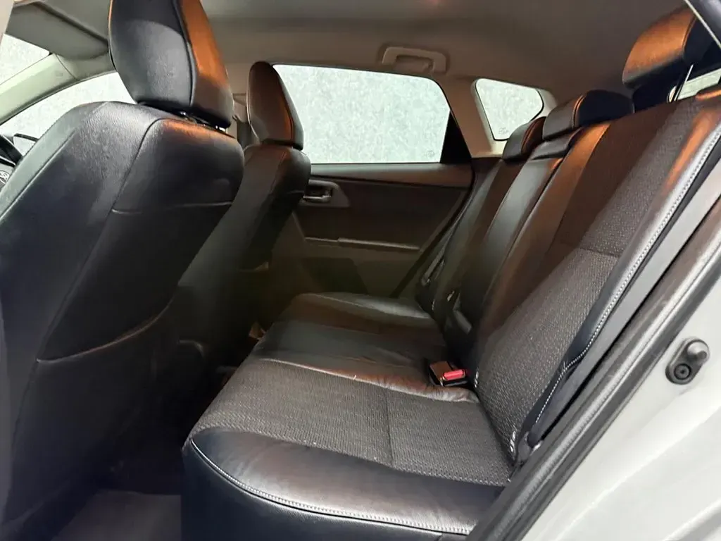 Used Toyota Auris Multidrive S 132 HP (97 kW) 2014 Silver Hatchback