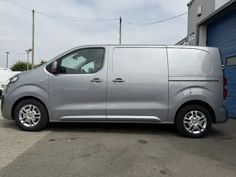 Used Vauxhall Vivaro Sportive 120 HP (88 kW) 2021 Grey MPV
