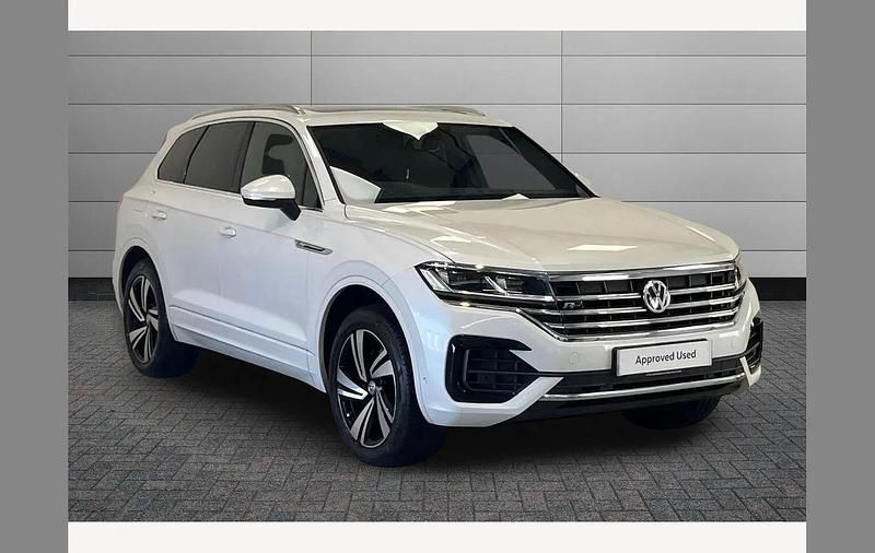 Oryx white Used 2019 VW Touareg R-line SUV | £31,790 (Fair price) - Image 1/4