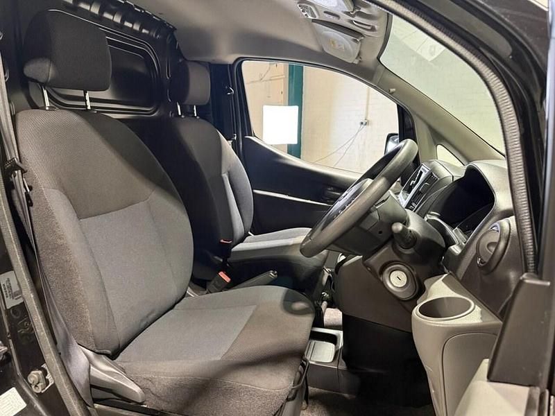 Usado Nissan NV200 Tekna 2017 Negro Monovolumen