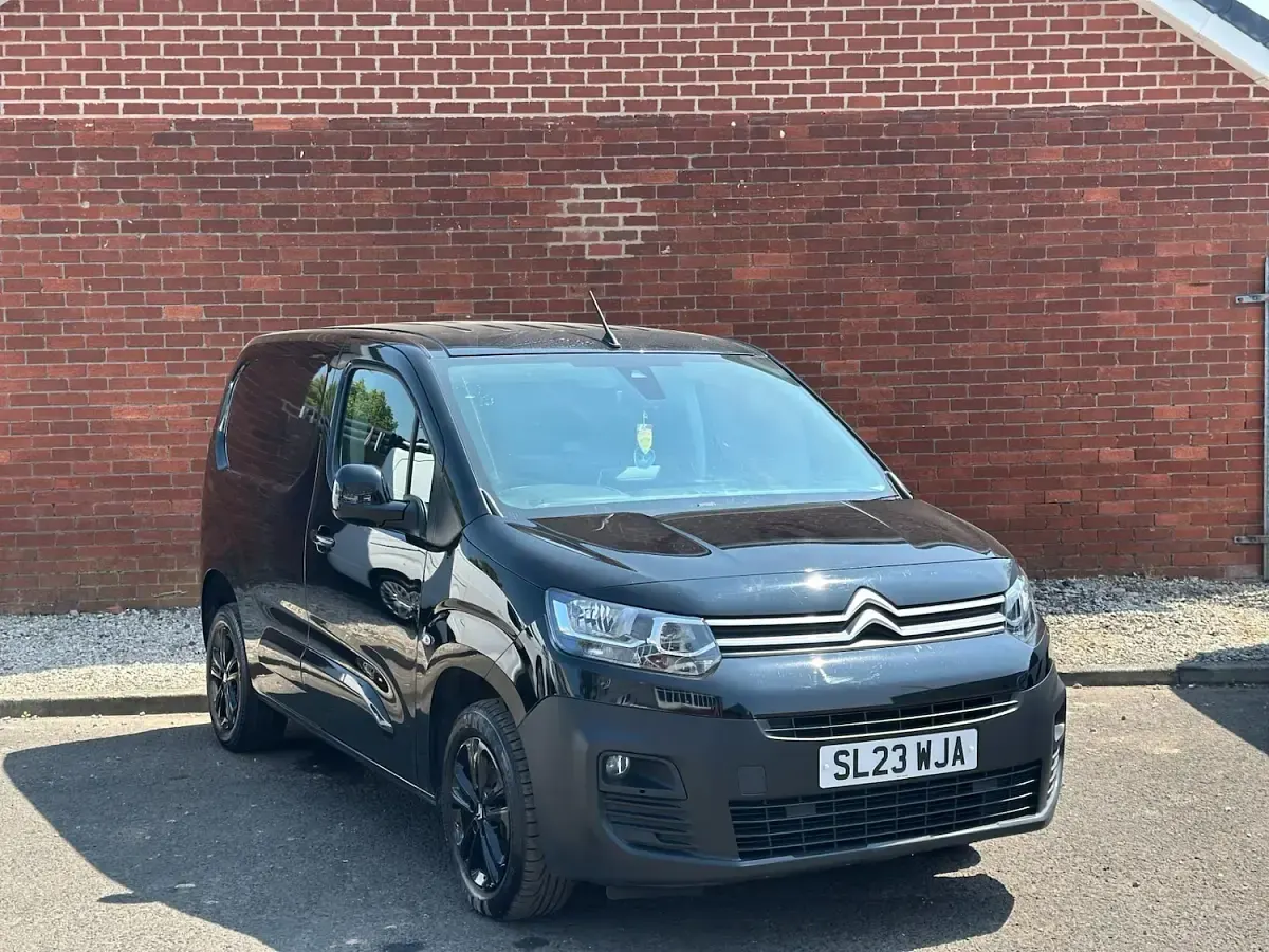 Used Citroën Berlingo 100 HP (73 kW) 2023 Black MPV