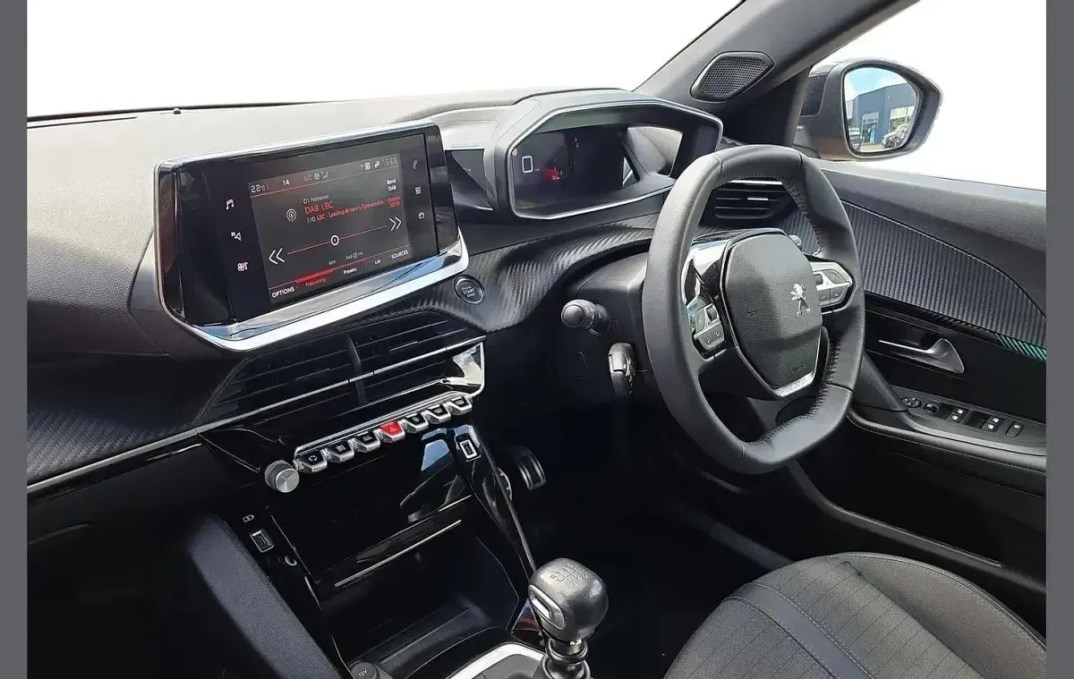 Used Peugeot 2008 Allure+ 101 HP (74 kW) 2023 Orange fusion SUV