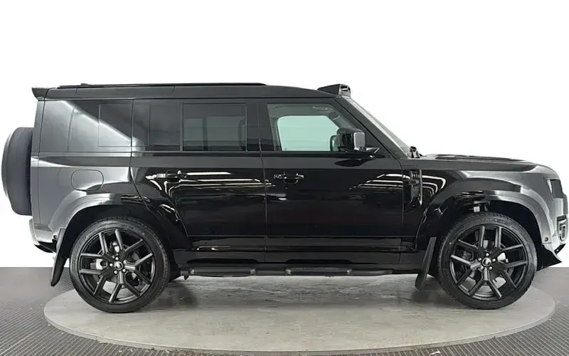 Used Land Rover Defender S 250 HP (183 kW) 2024 SUV