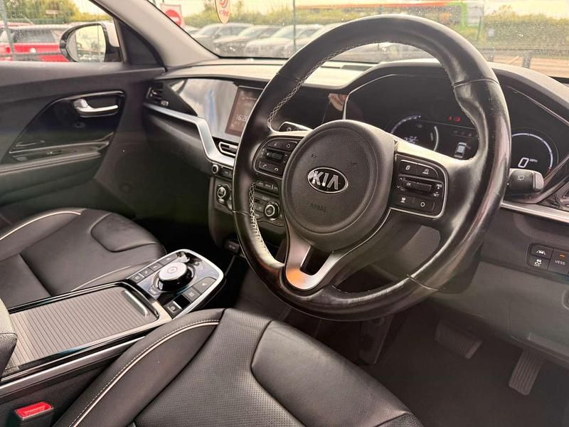 Used Kia e-Niro 150 kW (204 HP) 2021 Silver SUV