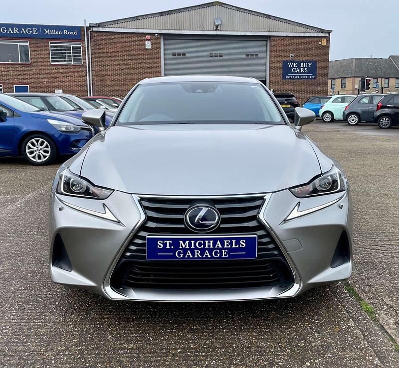 Used Lexus IS300h 220 HP (161 kW) 2018 Silver Sedan