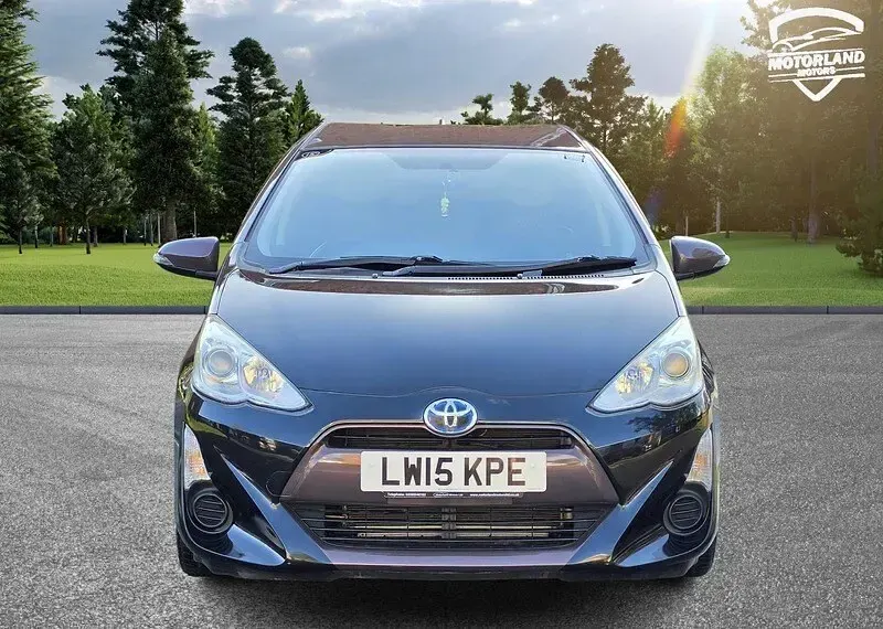 Used Toyota Yaris 100 HP (73 kW) 2015 Black Hatchback