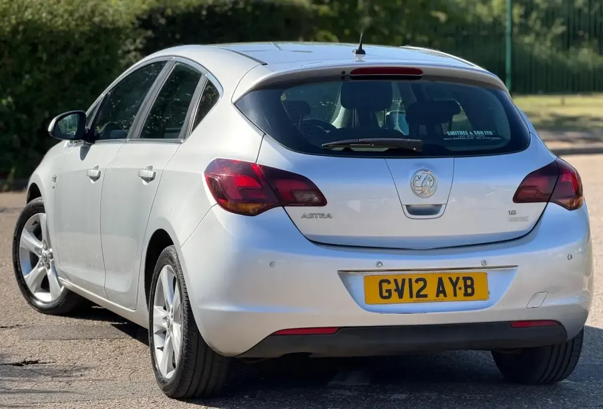 Used Vauxhall Astra SRi 115 HP (84 kW) 2012 Silver Hatchback