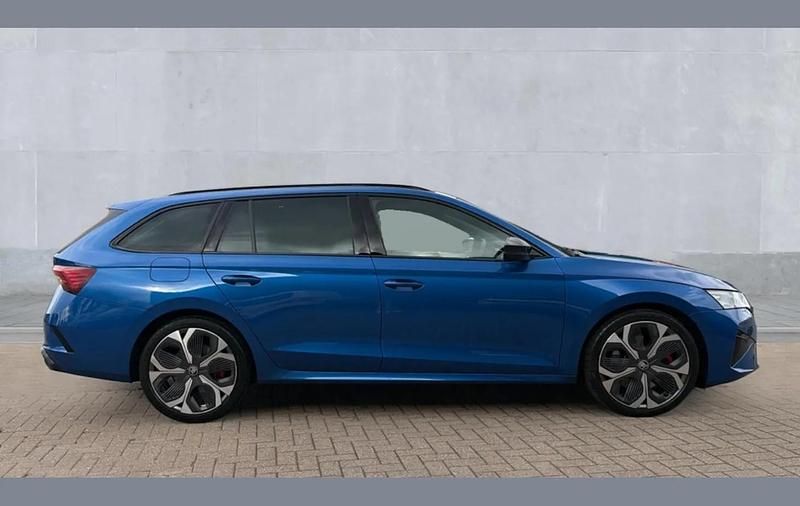 Used Skoda Octavia vRS 265 HP (194 kW) 2025 Blue Estate
