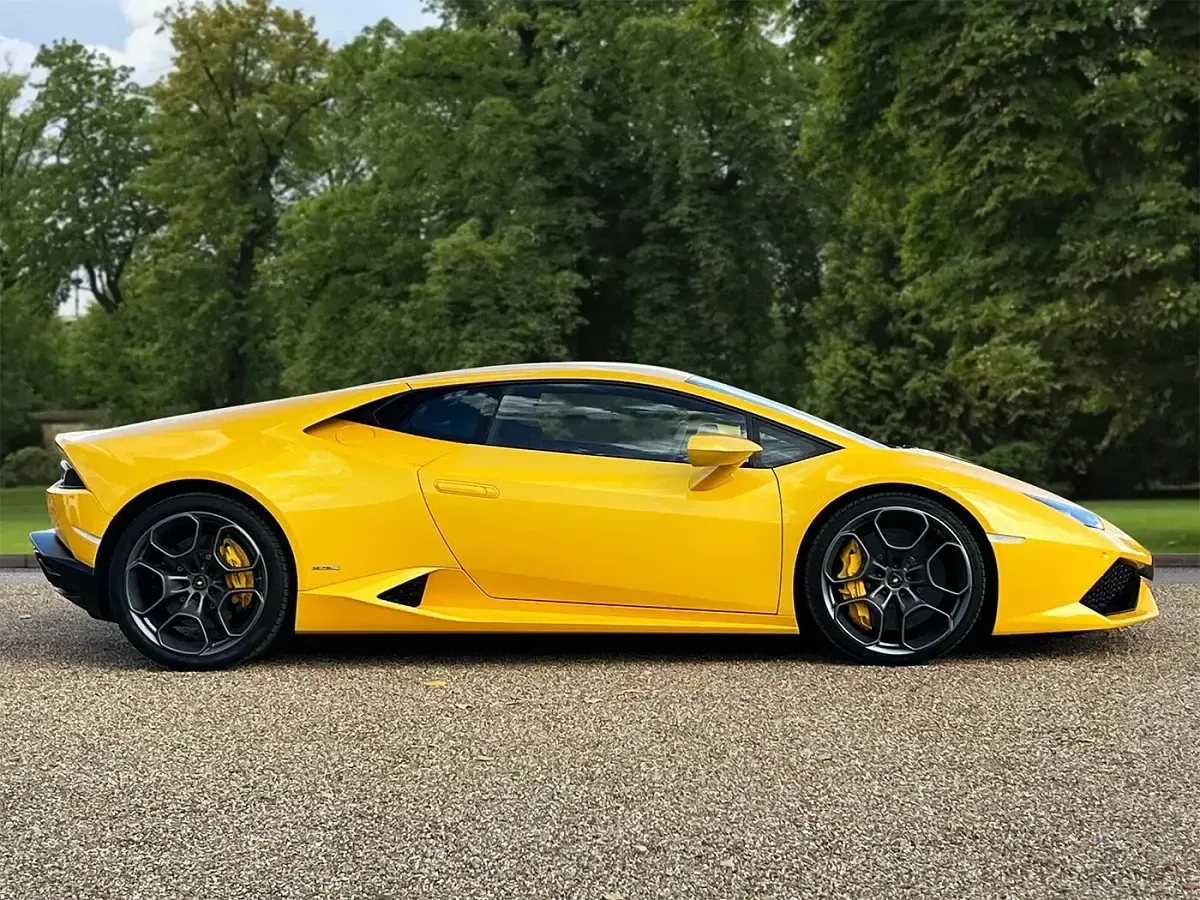 Used Lamborghini Huracán 601 HP (442 kW) 2016 Yellow Coupe