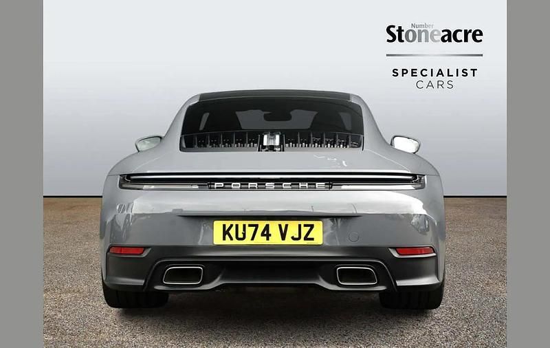 Begagnad Porsche 911 389 HK (286 kW) 2024 Grå Sportkupé