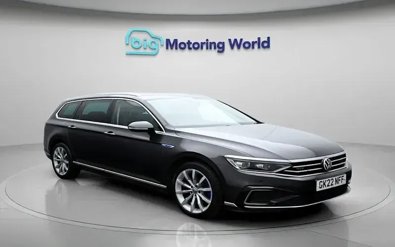 Usado VW Passat Advance 218 HP (160 kW) 2022 Cinzento Carrinha