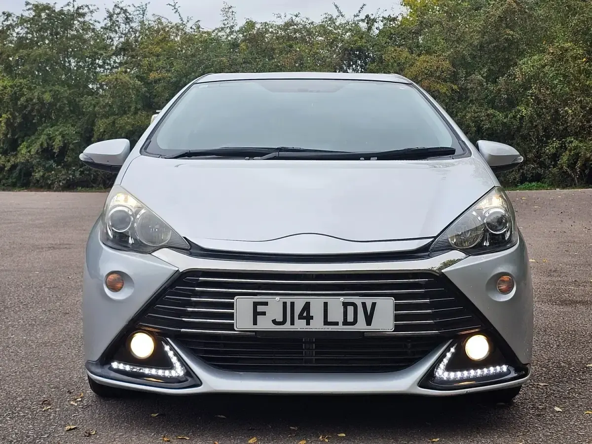 Used Toyota Corolla Edition 103 HP (75 kW) 2014 Silver Hatchback