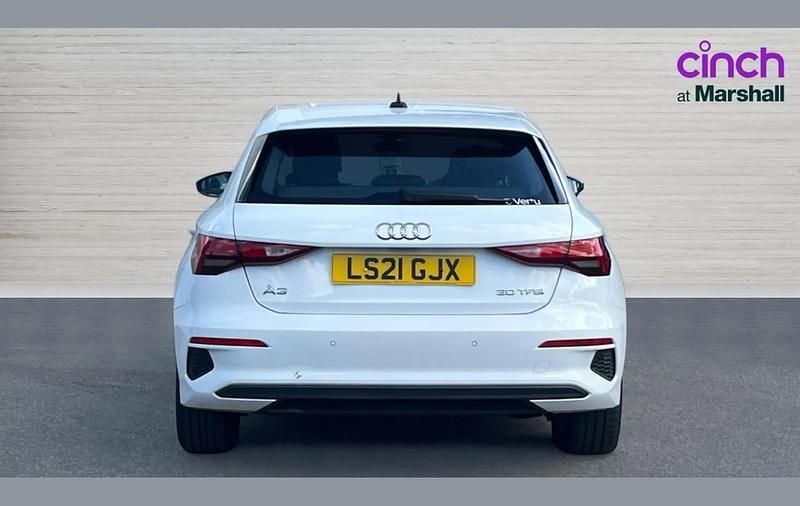 Używany Audi A3 110 KM (80 kW) 2021 Biały Sedan/Limuzyna