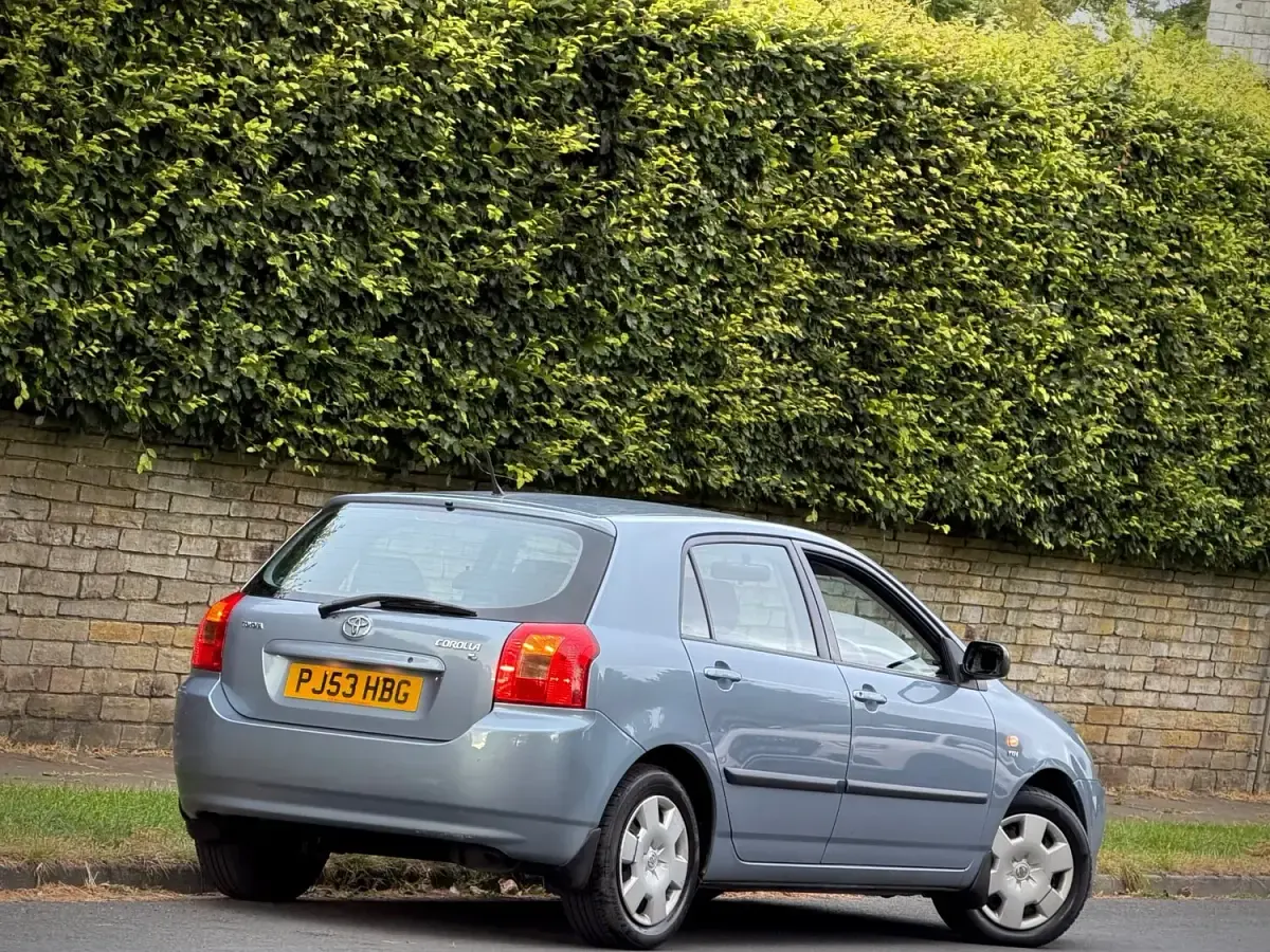 Used Toyota Corolla T2 97 HP (71 kW) 2003 Grey Hatchback