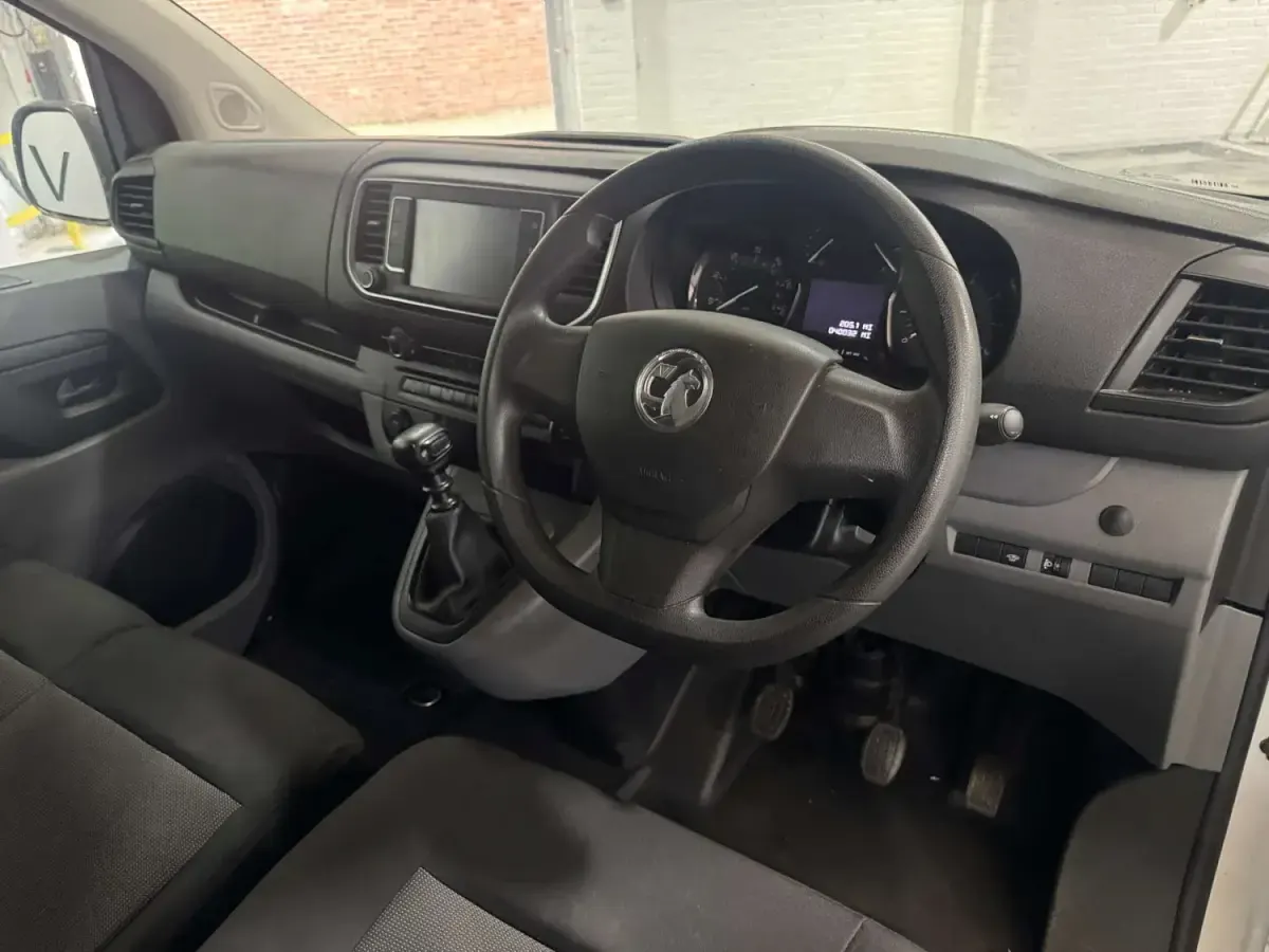 Gebraucht Vauxhall Vivaro Sportive 100 PS (73 kW) 2022 Weiß Van / Kleinbus