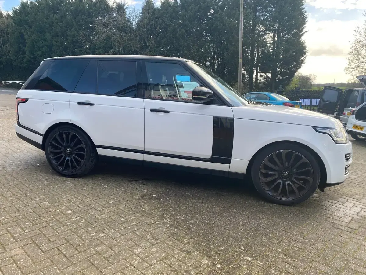 Used Land Rover Range Rover Vogue 2015 White SUV