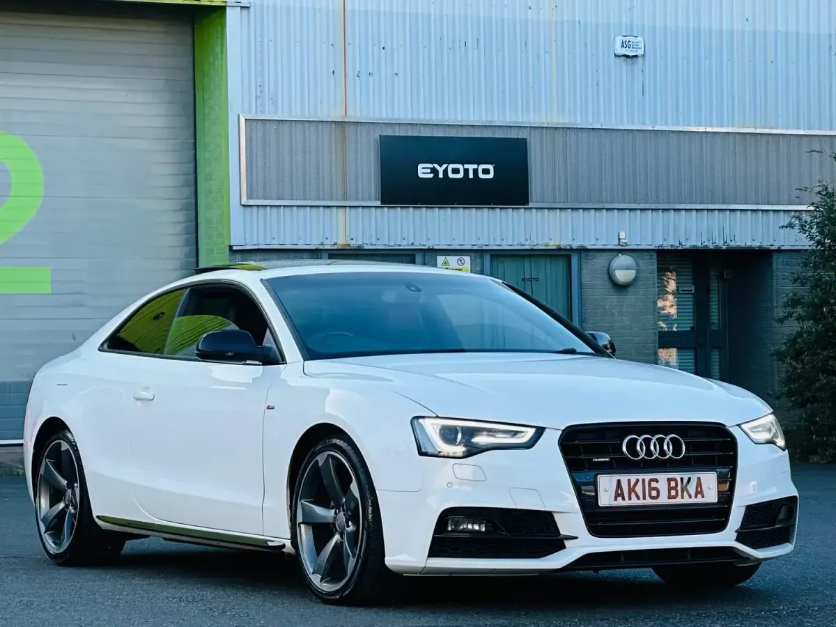 Begagnad Audi A5 Black Edition 2016 Vit Sportkupé