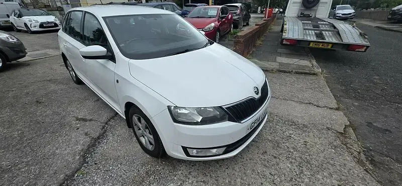 Used Skoda Rapid SE 90 HP (66 kW) 2014 White Hatchback
