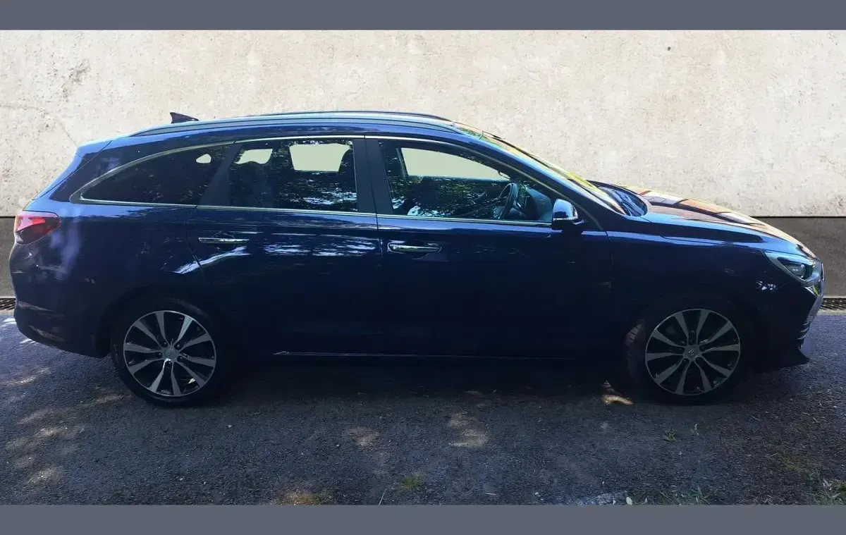 Used Hyundai i30 Premium SE 138 HP (101 kW) 2019 Blue Estate